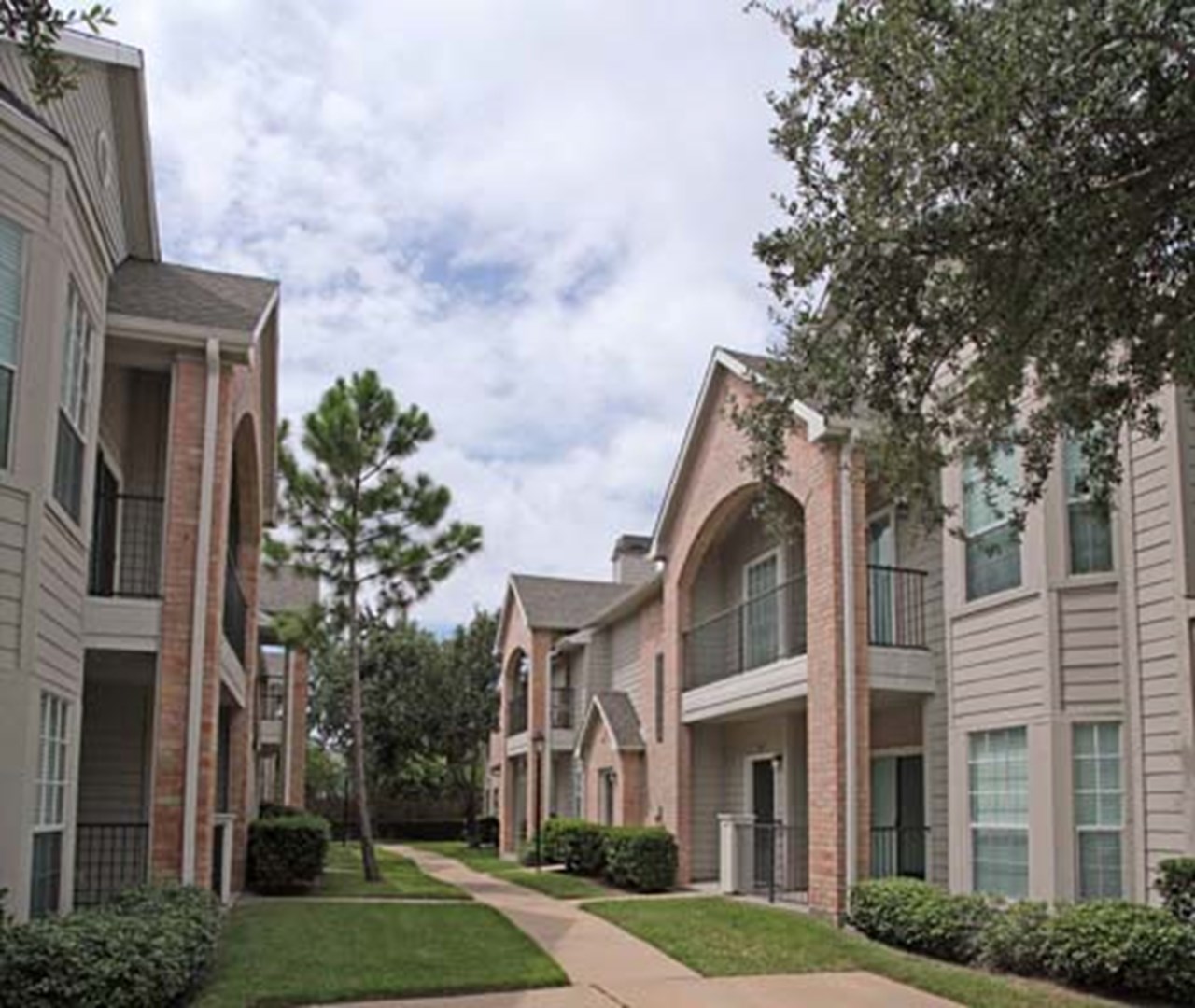 Richmond Towne Homes - Houston, TX - Photo 1 of 15