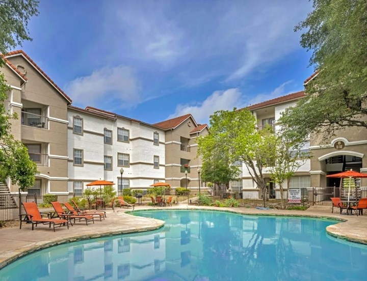 Hayden on West Ave San Antonio 1209+ for 1, 2 & 3 Beds