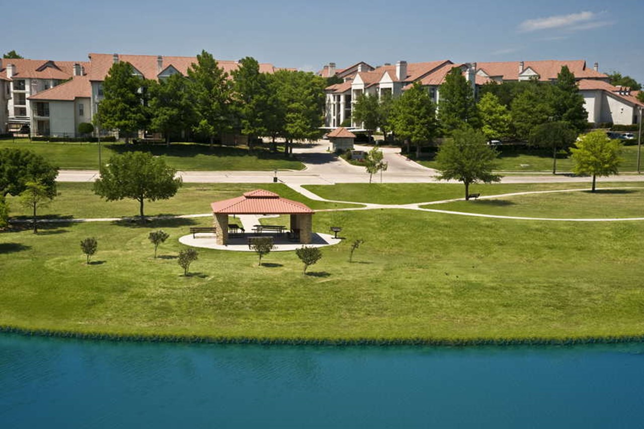 Resort at Jefferson Ridge - Irving, TX - Photo 1 of 13