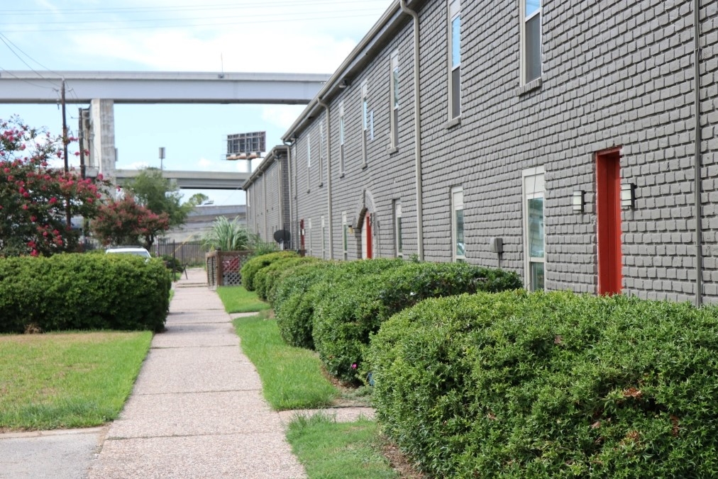 Bella Luna - Exterior - Photo 2 of 2
