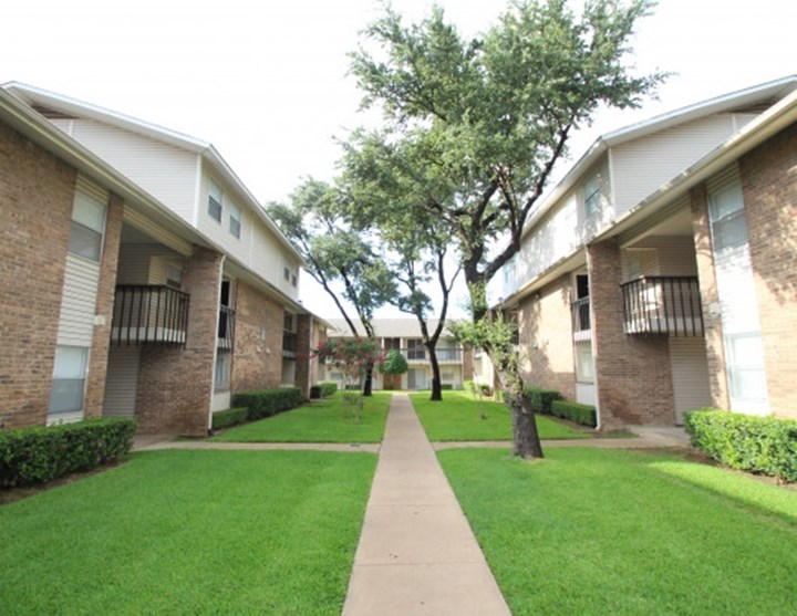 Preston Park Dallas 1075+ for 1, 2 & 3 Bed Apts