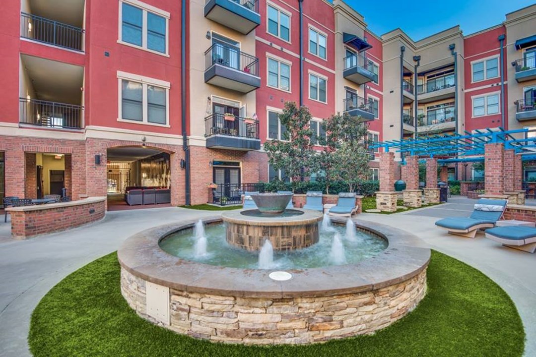 Resort at 925 Main Apartments Grapevine Texas