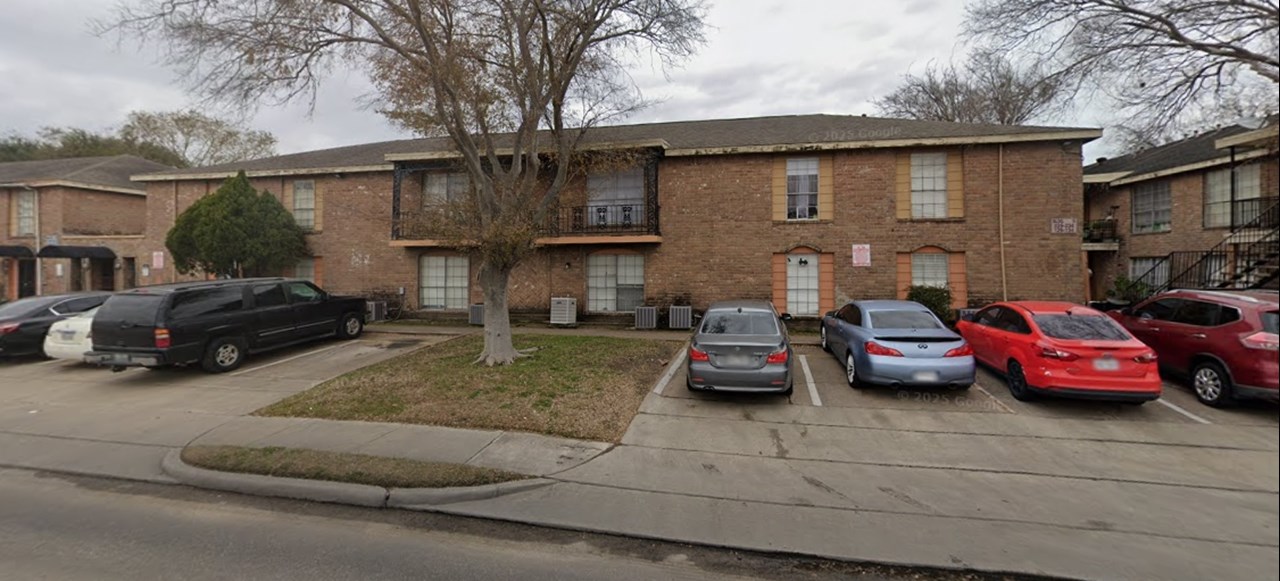 Leawood Plaza - Houston, TX - Photo 1 of 3