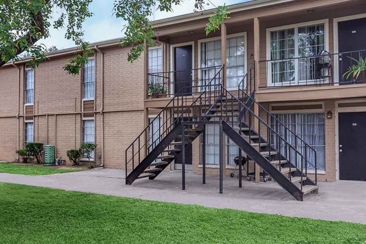 Gessner Park - Exterior - Photo 4 of 10