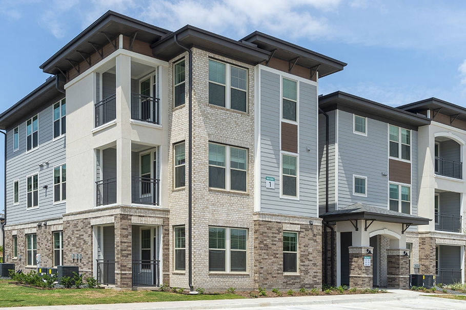 Lakecrest Apartments Katy 1444+ for 1 & 2 Bed Apts