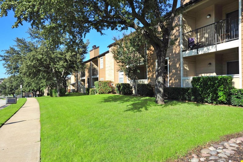 Heather Ridge Arlington 835+ for 1 & 2 Bed Apts