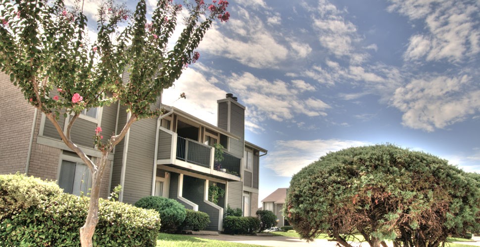 Bella Vista Apartments & TownHomes Apartment