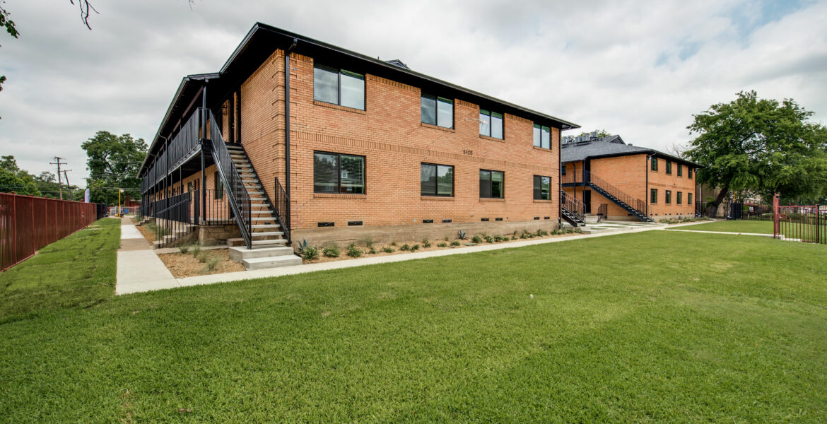 Live Oak Manor Dallas 1323+ for 1 & 2 Bed Apts