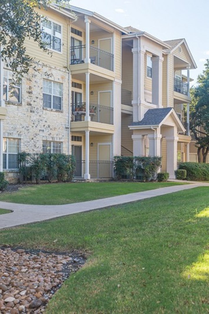 Rocking Horse Ranch Round Rock 1245+ for 1, 2 & 3 Beds