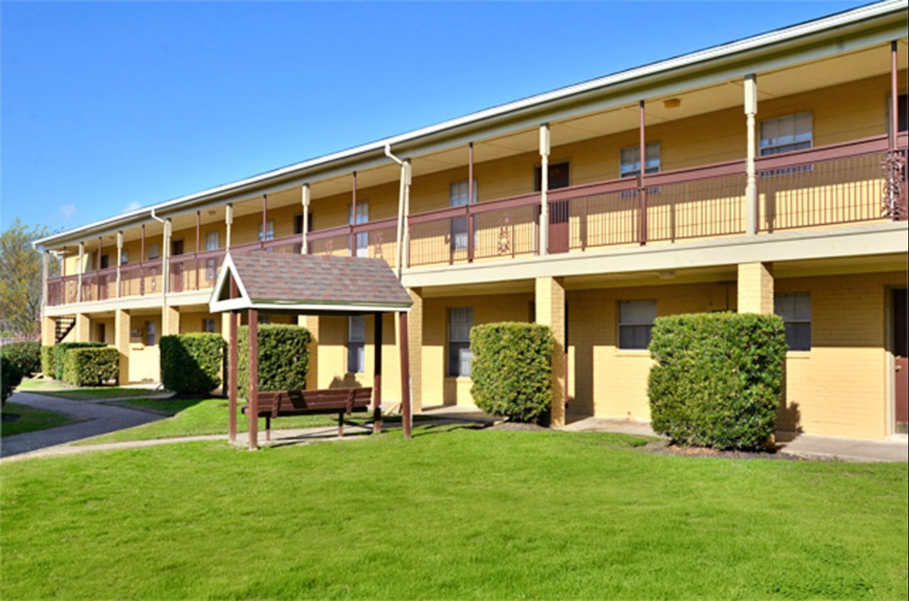 Oaks of Baytown - Baytown, TX - Photo 1 of 24