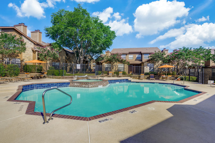 Upper E Apartments Dallas 825+ for 1 & 2 Bed Apts