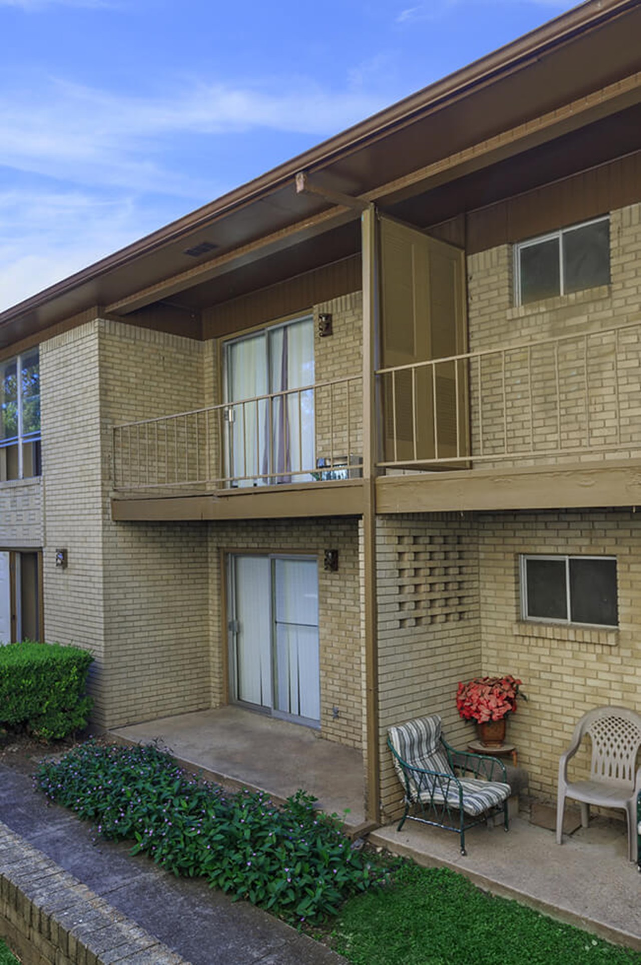 Executive - Exterior - Photo 3 of 9