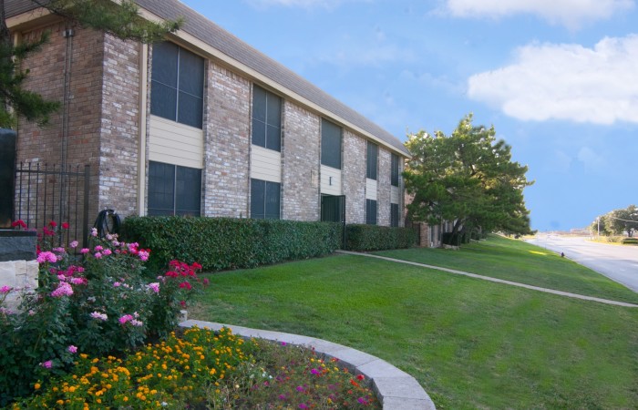 Bella Terra - Exterior - Photo 4 of 10