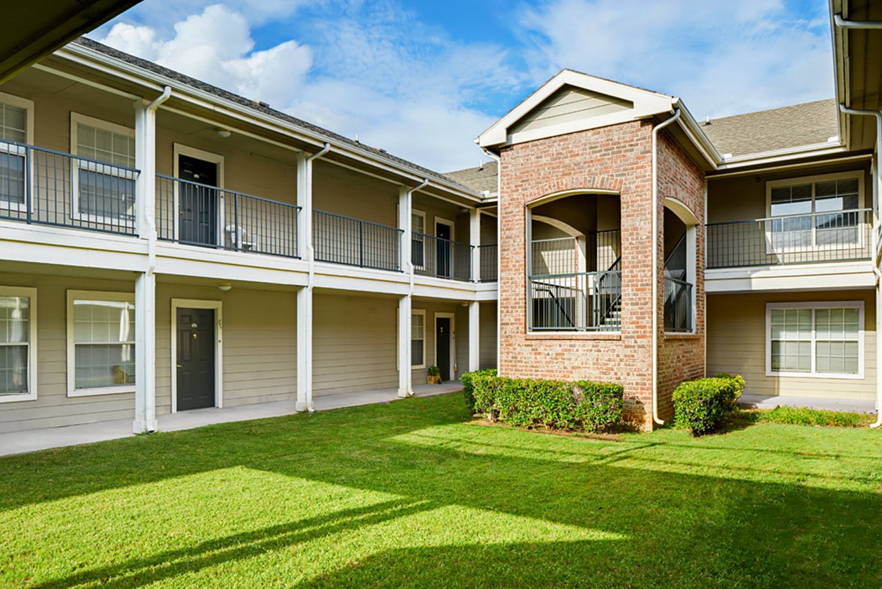 Villages at Johnson Creek - Arlington, TX - Photo 1 of 9