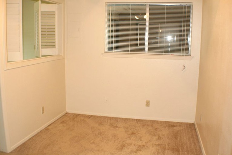 Englebrook - Bedroom - Photo 7 of 8