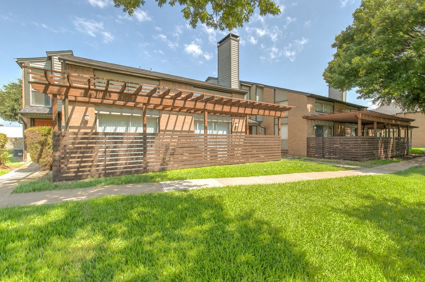 Lydian - Exterior - Photo 4 of 18