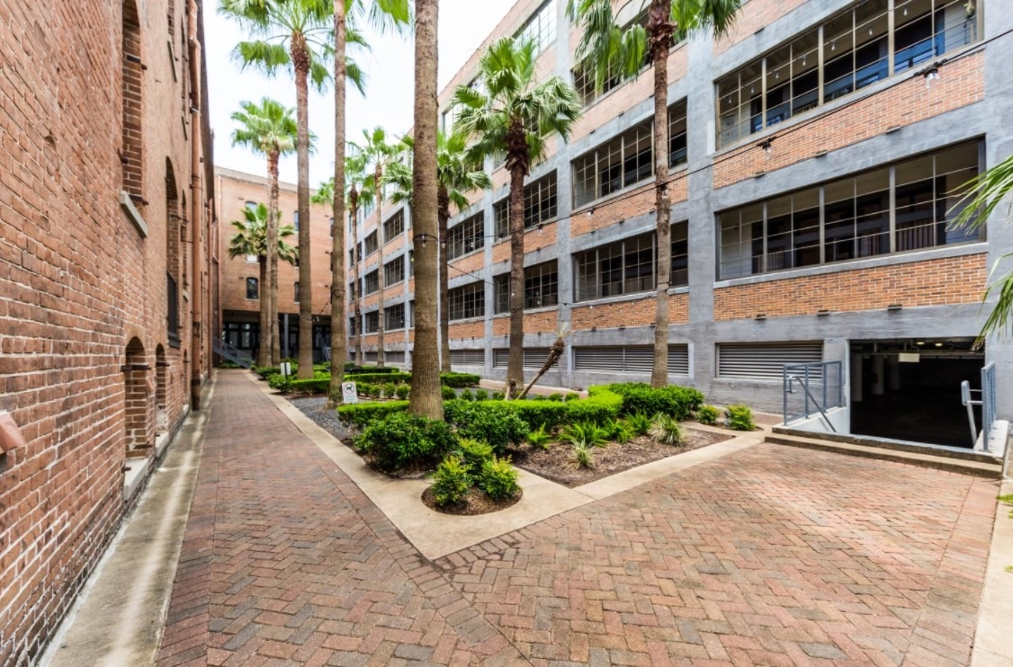 East End Lofts - Courtyard - Photo 8 of 26