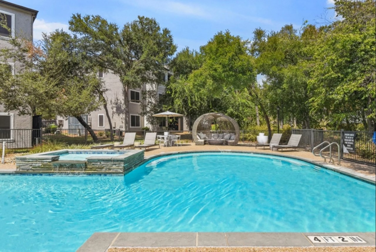 Onyx183 - Pool - Photo 4 of 33