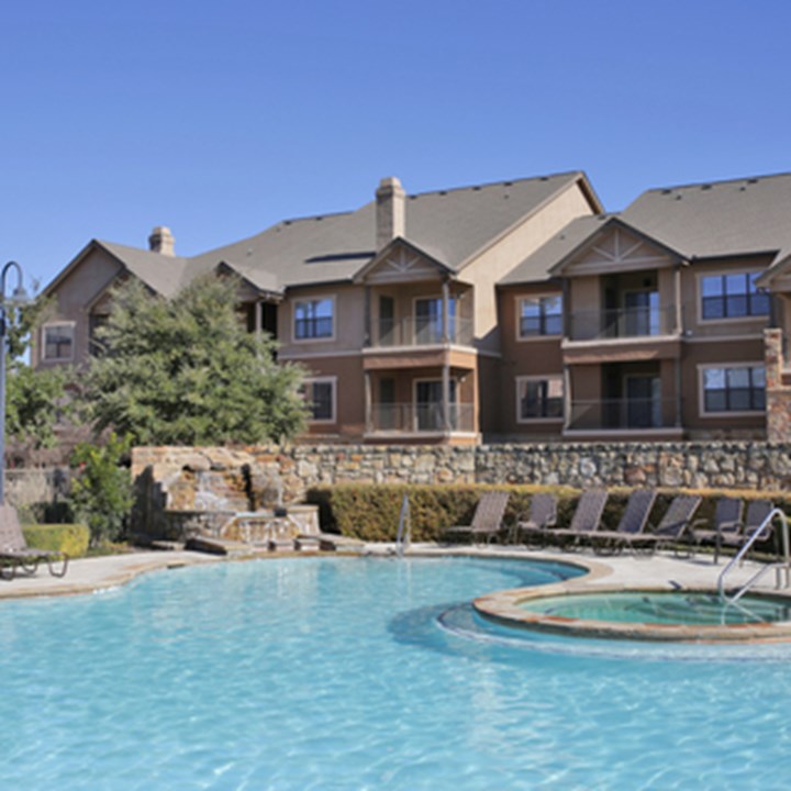 Village of Hawks Creek Fort Worth 1278+ for 1, 2 & 3 Beds