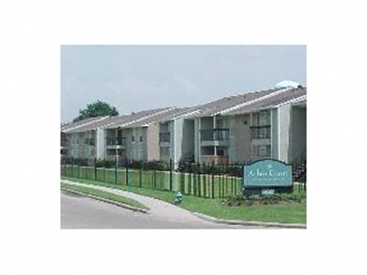 Arbor Court Apartments