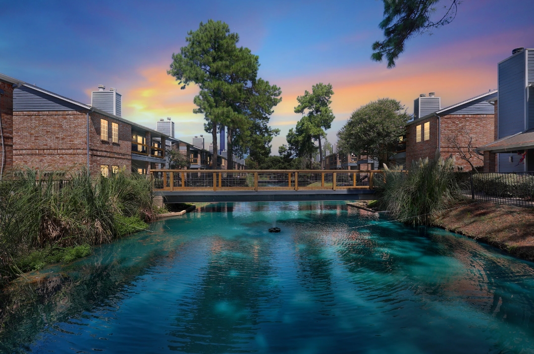 Discover the Retreat - Exterior - Photo 4 of 24