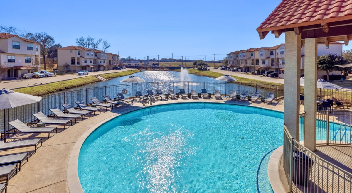 Carriage Homes on the Lake II - Pool - Photo 5 of 20