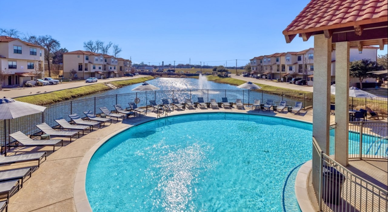 Carriage Homes on the Lake II - Pool - Photo 5 of 20