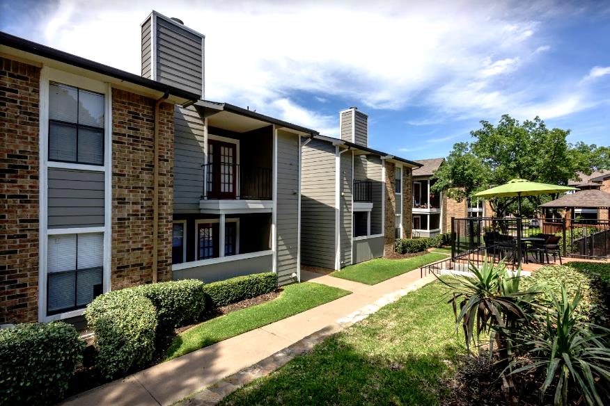 Fossil Hill Haltom City 1104+ for 1, 2 & 3 Bed Apts