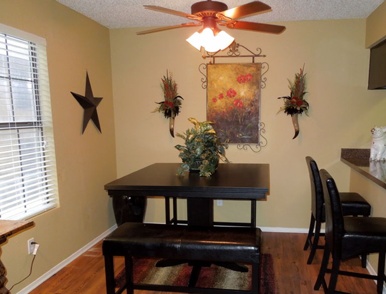River Ranch - Dining - Photo 3 of 5